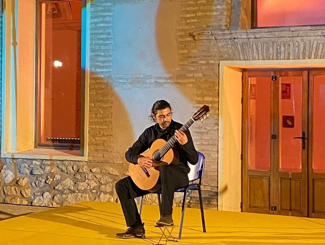 El segundo premio fue otorgado al guitarrista chileno, Luis Guevara