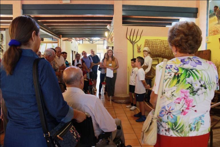 Miembros de la Asociación de Parkinson han estado en el Museo de Pusol