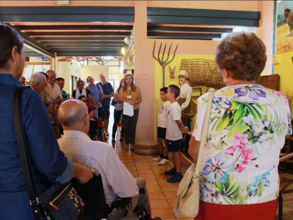 Comienzan las visitas guiadas por alumnos de la Escuela de Pusol
