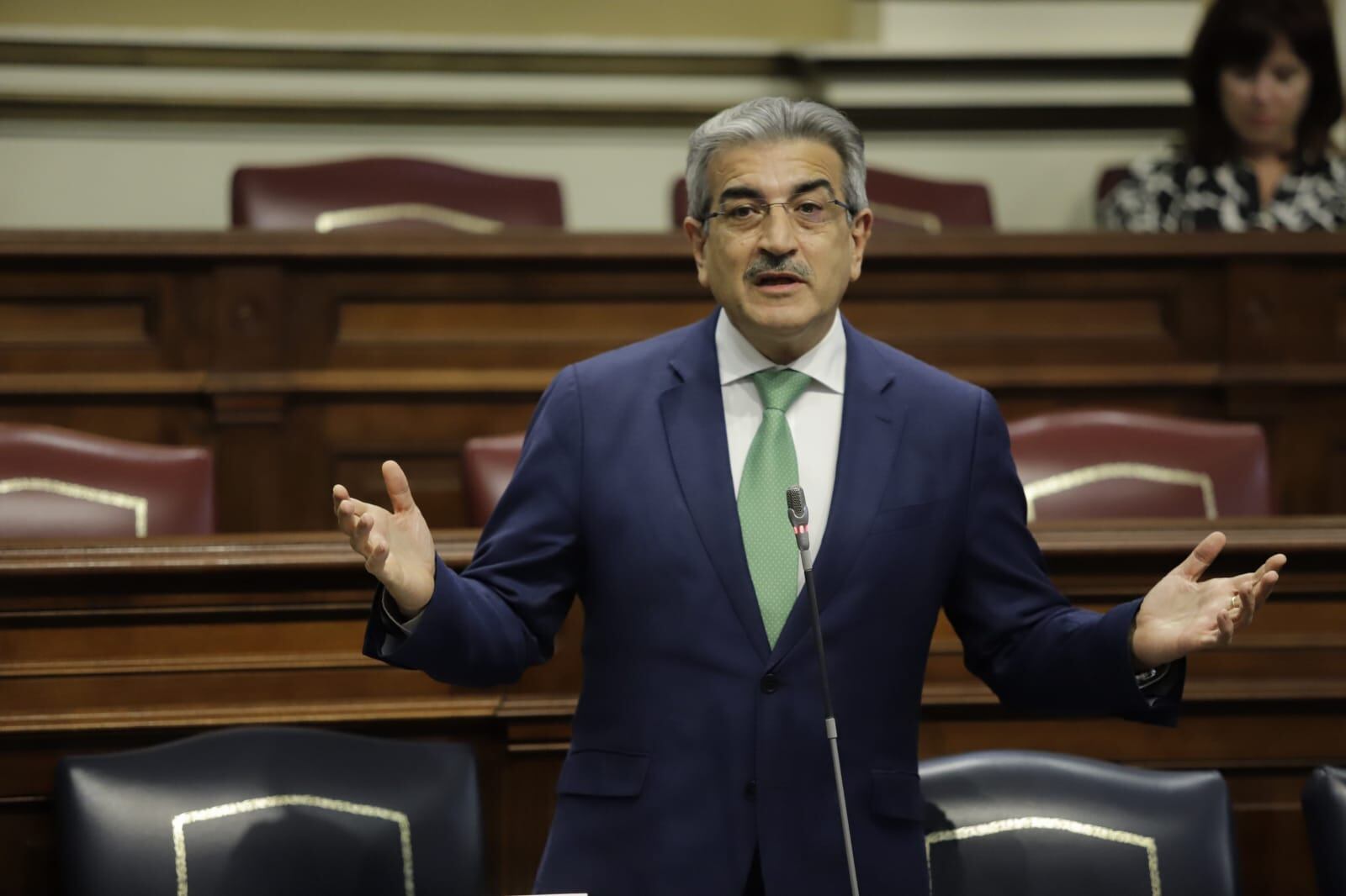 Román Rodríguez, vicepresidente del Gobierno de Canarias y consejero de Hacienda, durante una intervención en el Pleno del Parlamento de Canarias