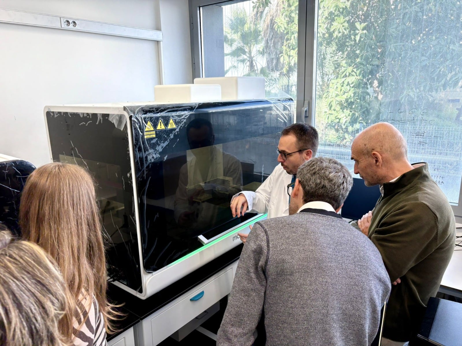 Este acuerdo refuerza el papel de las ECAIS de IBIMA no solo como soporte interno para investigadores sanitarios y universitarios, sino también como recurso abierto al sector empresarial, impulsando la transferencia de conocimiento y consolidando al instituto como un aliado estratégico en innovación.