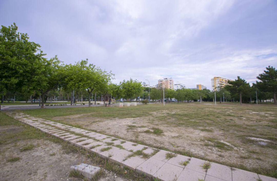 Espacio del depósito de pluviales del Clot de la Mota en la playa de Gandia  