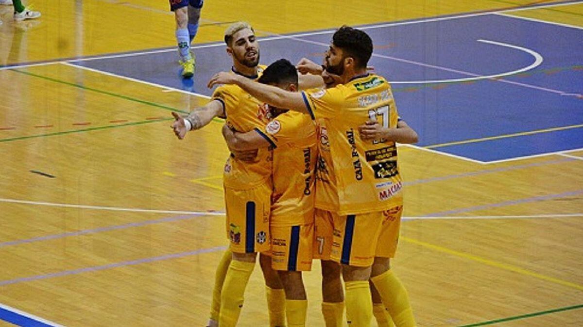 Jugadores celebrando un gol
