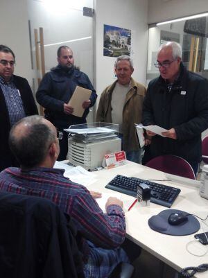 Momento en el que los trabajadores han registrado la convocatoria de huelga