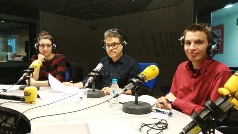 Pablo Soto y Vicky Anderica con Javier Casal en los estudios de Radio Madrid