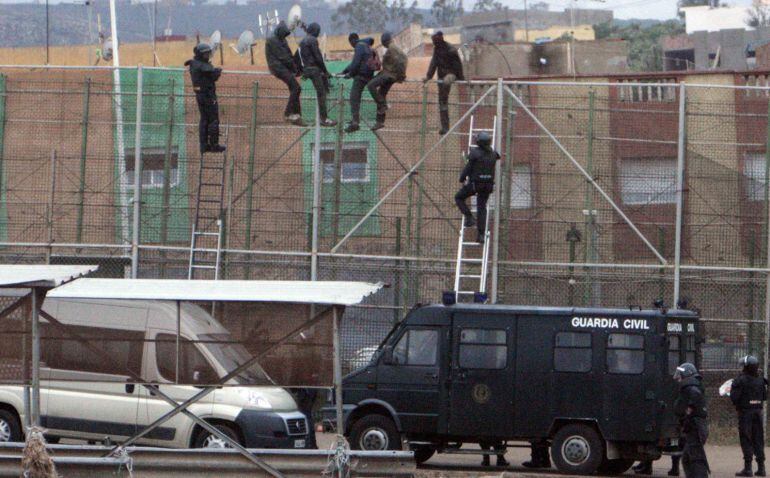 Un nuevo salto se ha producido a primera hora de la mañana, protagonizado por más de un centenar de inmigrantes subsaharianos