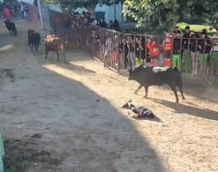 El joven ha quedado tendido tras el impacto