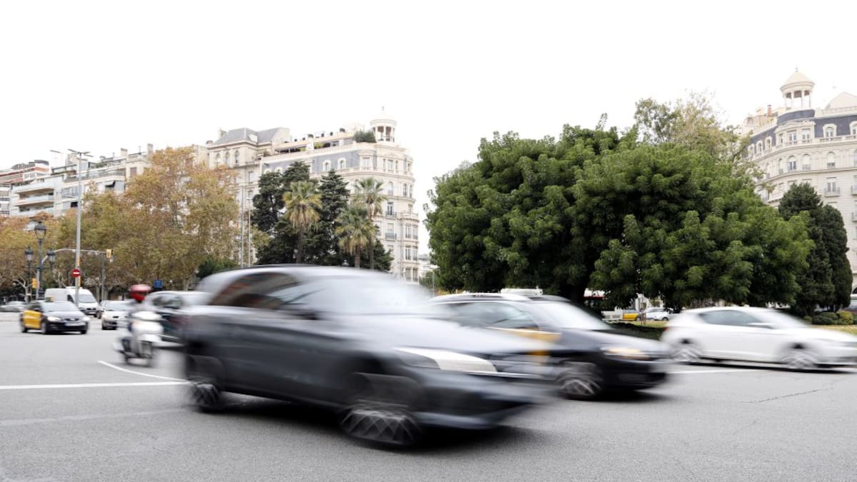 Els vehicles contaminants hauran de pagar 20 euros per poder circular 10 dies a l'any per Barcelona