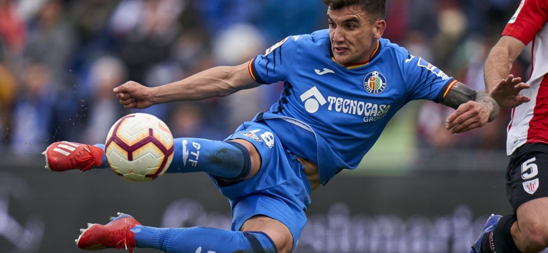 Mauro Arambarri rematando de tijera