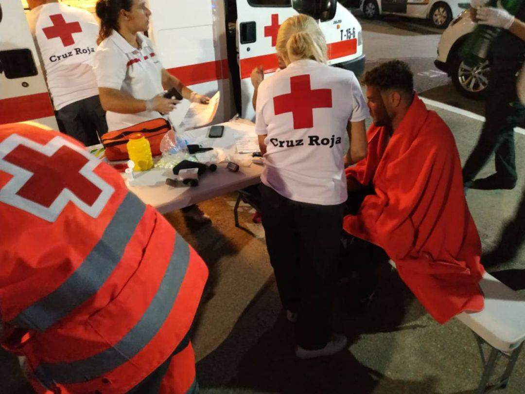 Imagen de archivo de una atención de Cruz Roja en Alicante 