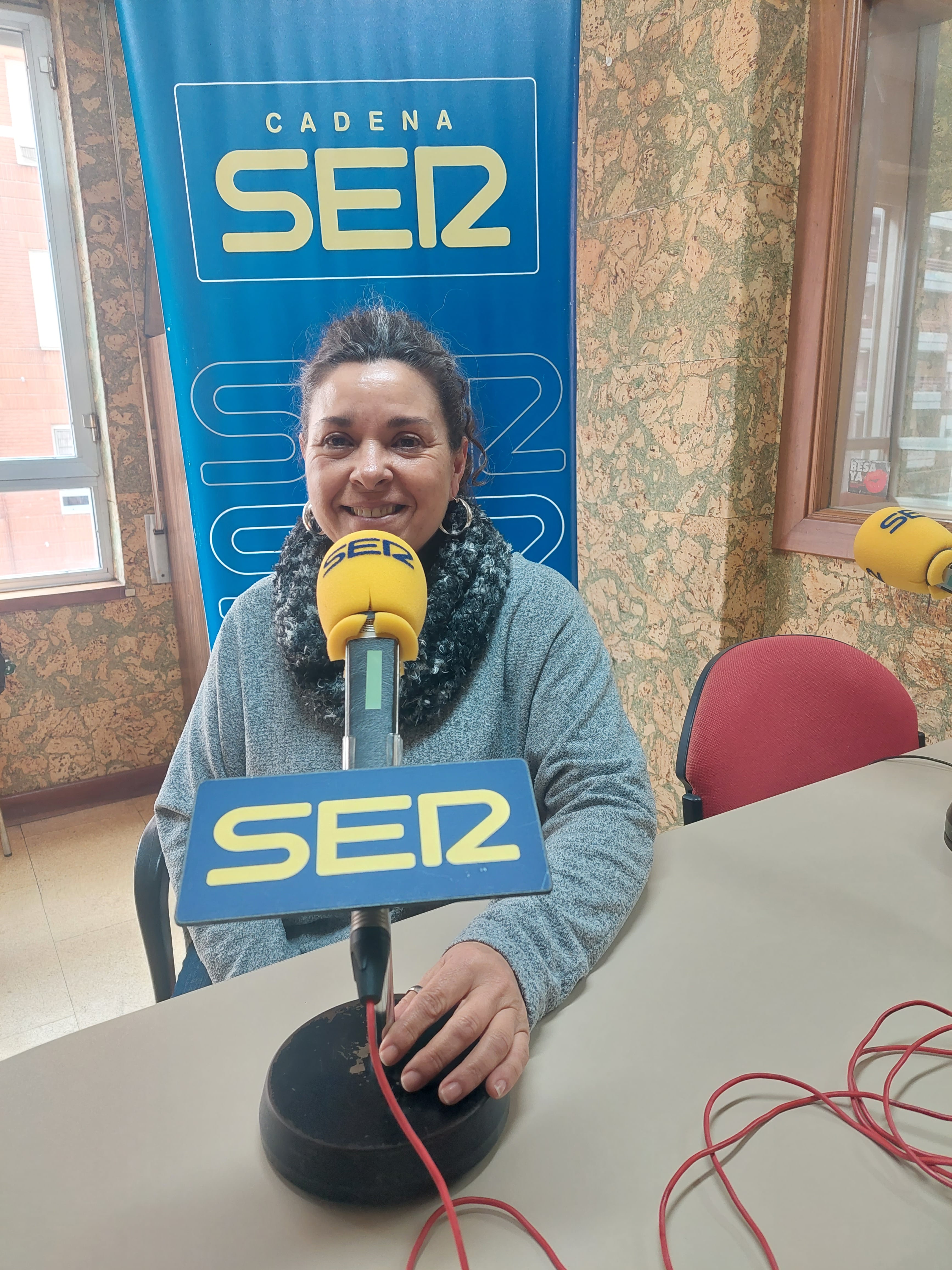 Conchi García en los estudios de la cadena SER.