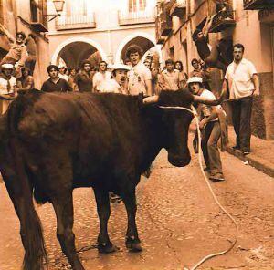 La vaquilla en la calle Alfonso VIII.