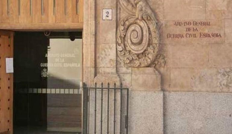 La petición de ayuda a los senadores charros, último movimiento de los defensores del Archivo de Salamanca