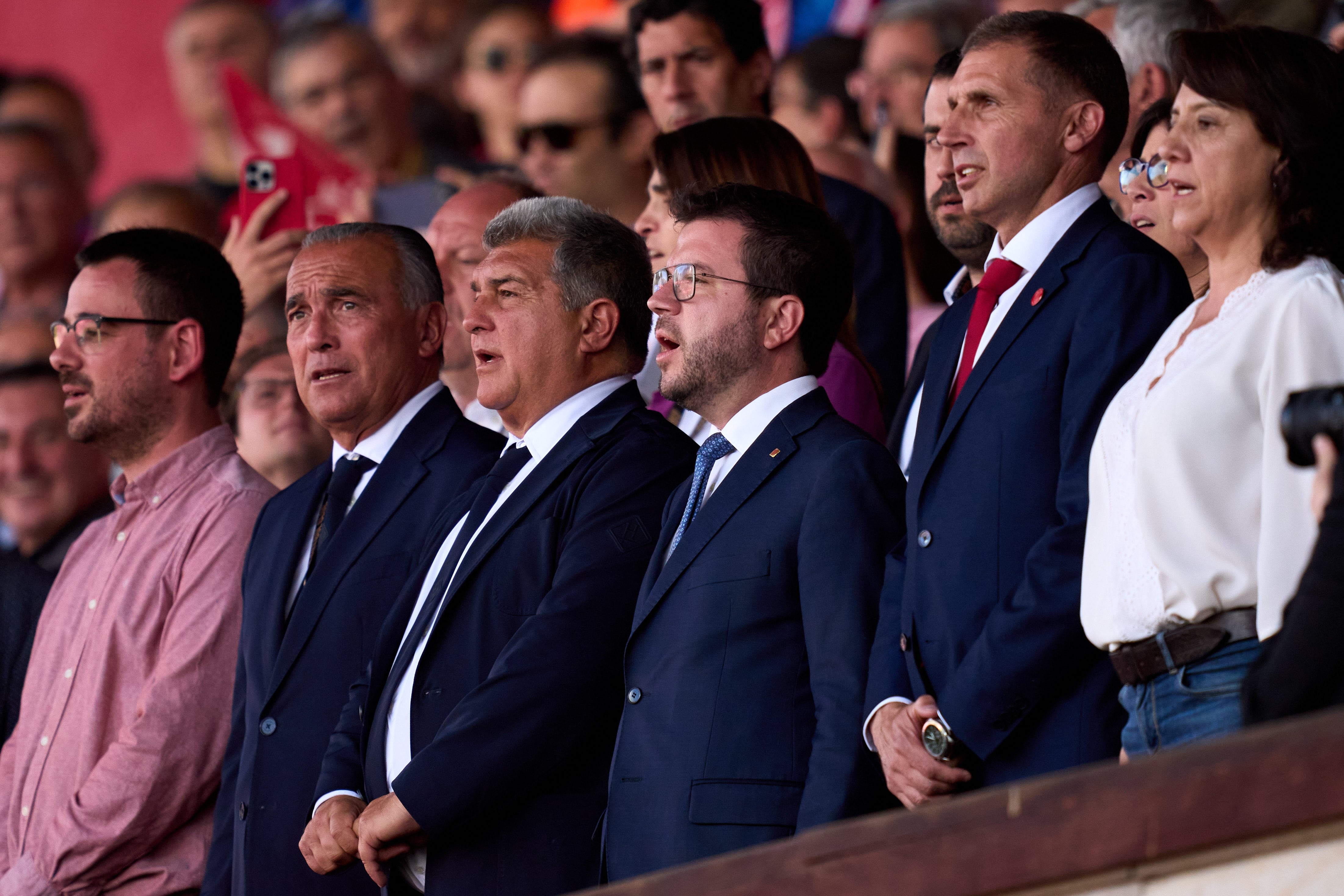 Laporta en el partido Girona-Barça (Photo by Alex Caparros/Getty Images)