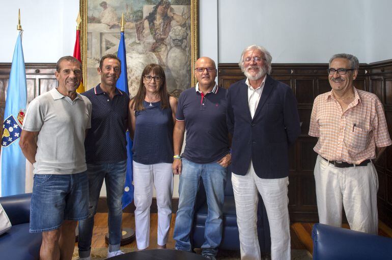 O presidente da Deputación de Ourense,Manuel Baltar recibiu no Pazo Provincial aos atletas veteranos de Ourense que participarán no Mundial de Atletismo Máster que terá lugar do 4 o 16 de setembro en Málaga.