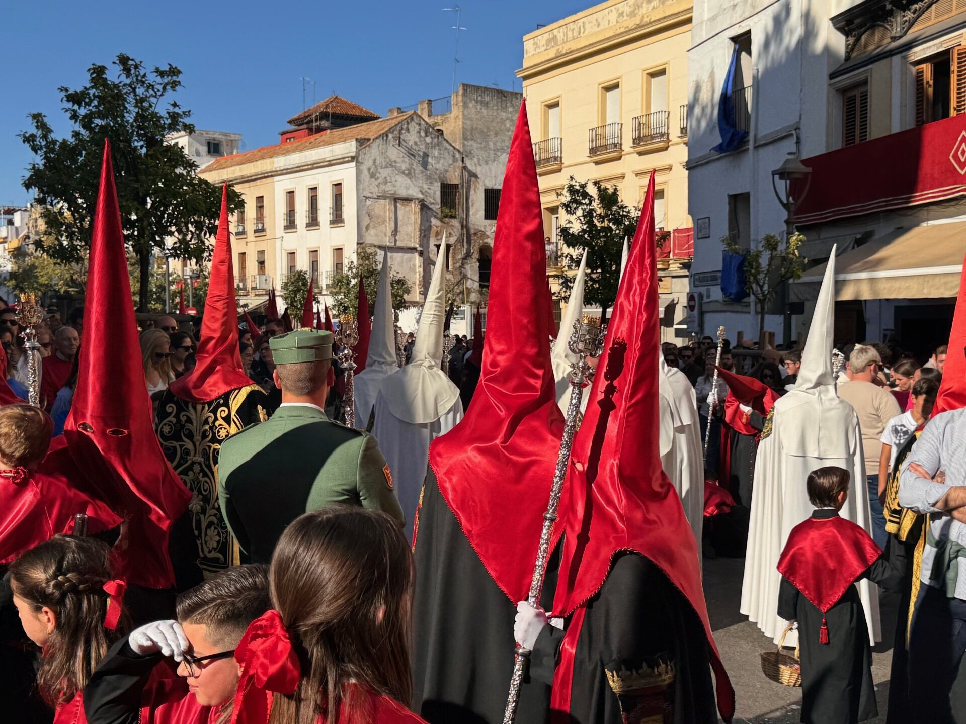 Nazarenos en las calles de Córdoba