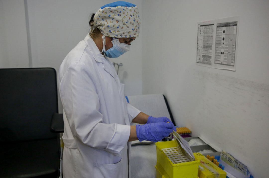 Sanitaria trabajando