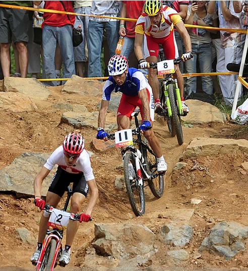 Hermida en último término tras Sauser y Peraud