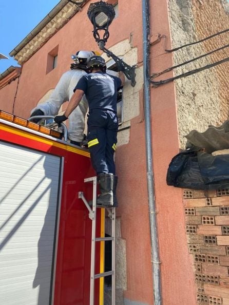 Los Bomberos tuvieron que forzar una ventana para acceder a la vivienda