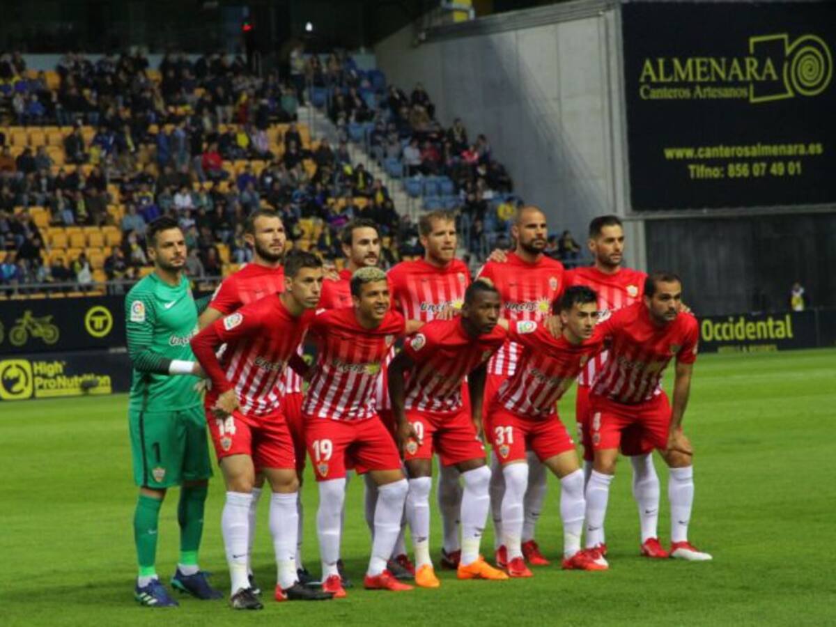 El Almería baja al barro en el Carranza