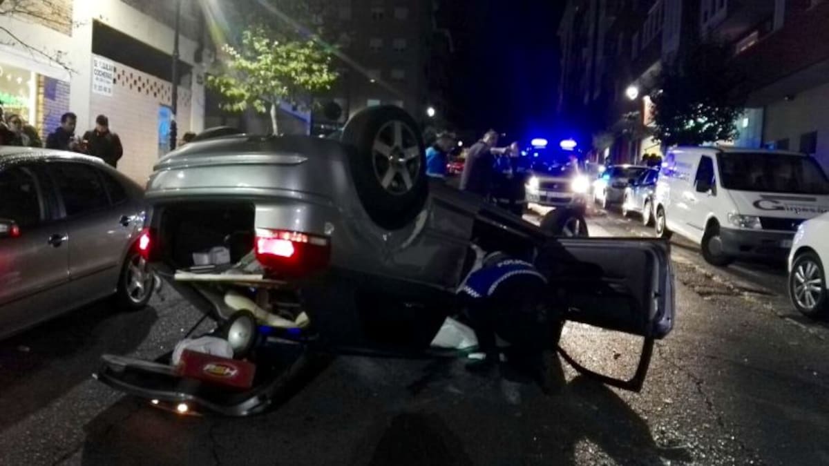 Espectacular accidente sin heridos en la calle Vereda de las Mozas