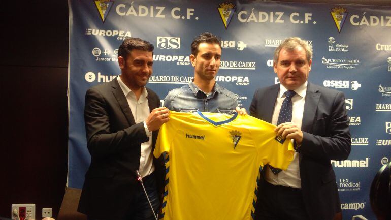 Jandro el día de su presentación como jugador del Cádiz