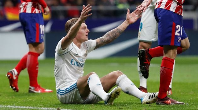 Toni Kroos se queja tras desperdiciar una de las ocasiones del Real Madrid