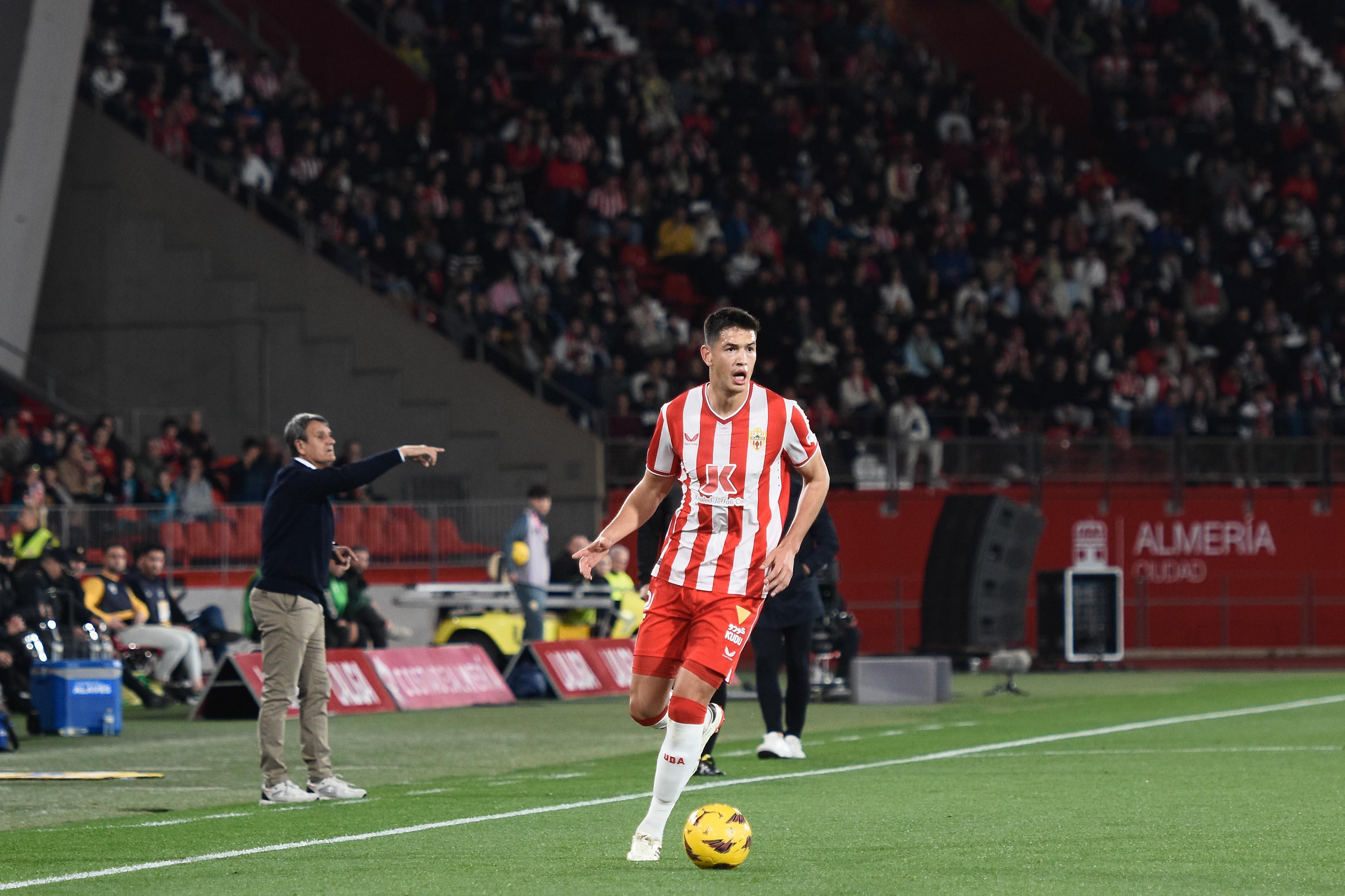 El defensa del Almería en el partido del pasado viernes ante el Alavés