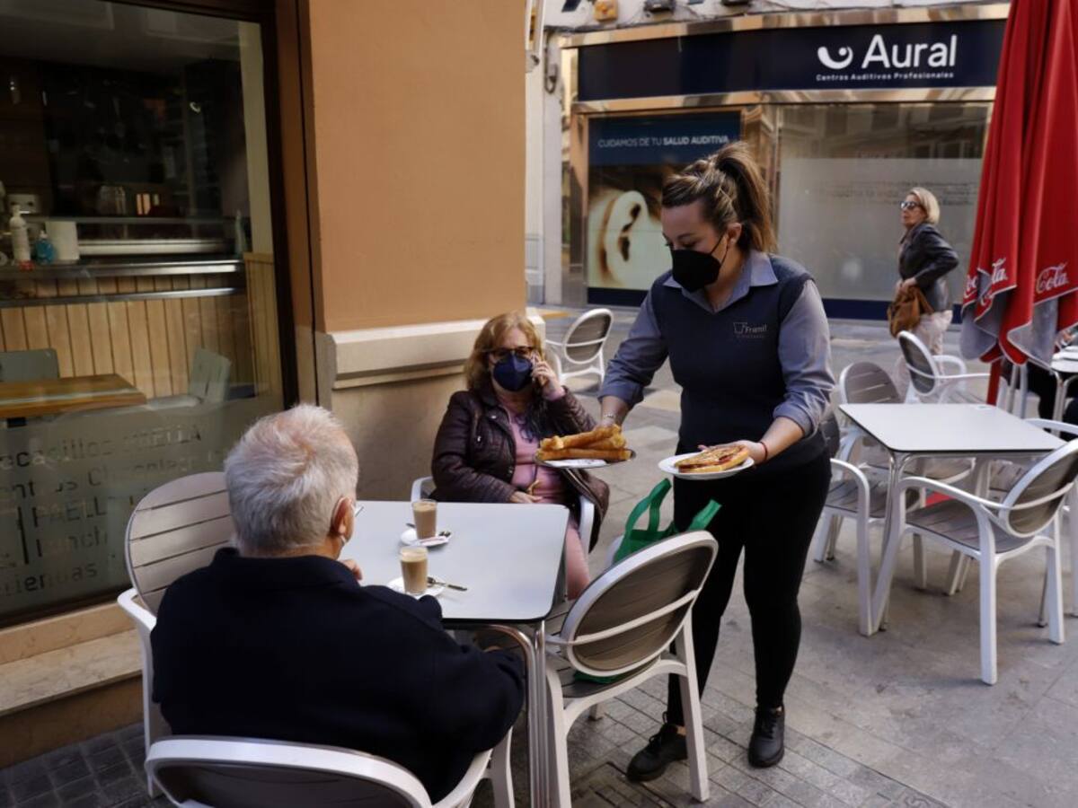Los hosteleros tachan de "locura" tener que controlar que sus clientes sean convivientes