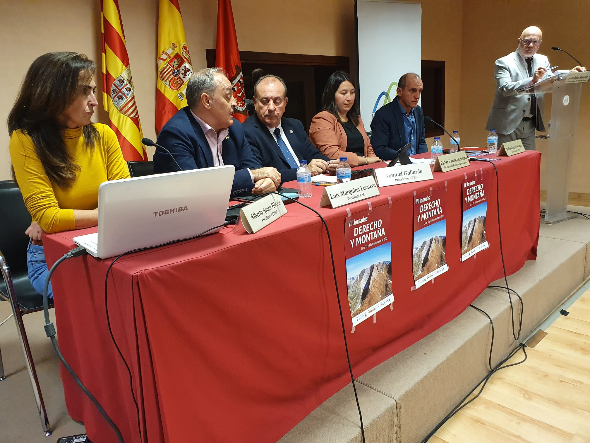 Mesa de debate sobre compatibilidad de usos en el medio natural, en las VII Jornadas de Derecho y Montaña de Jaca