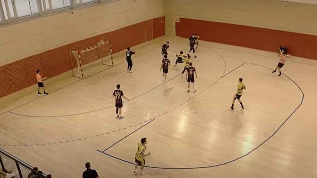 Una acción de ataque del Tubos Aranda ante el Barça Atleti en la segunda mitad