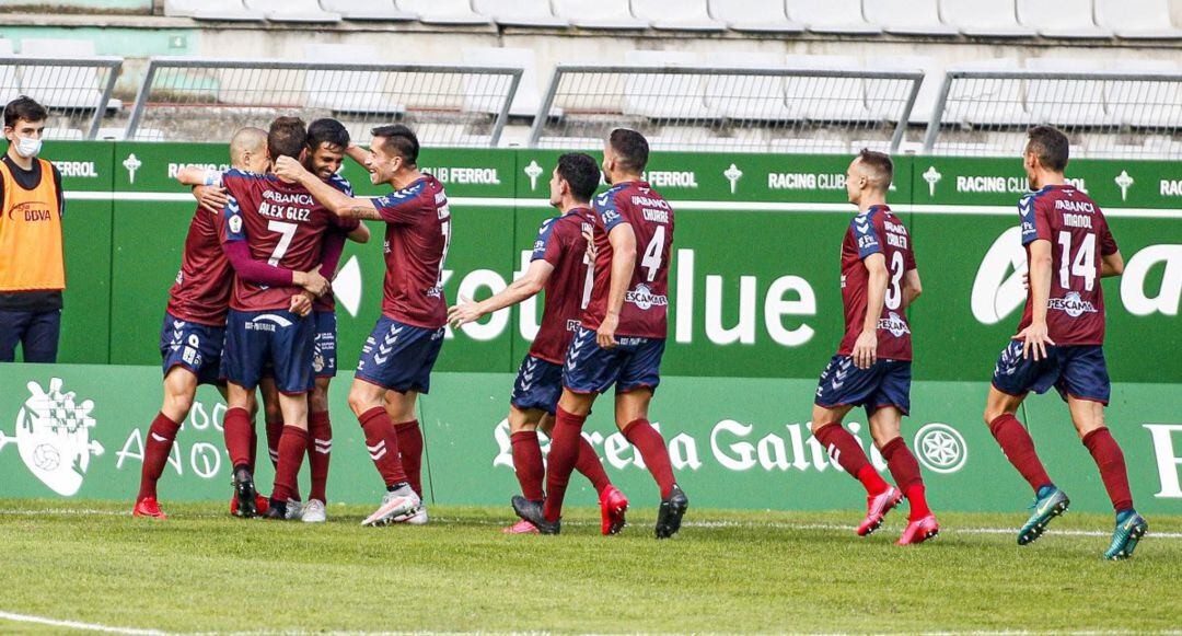 Los granates celebran uno de los goles ante el Racing de Ferrol