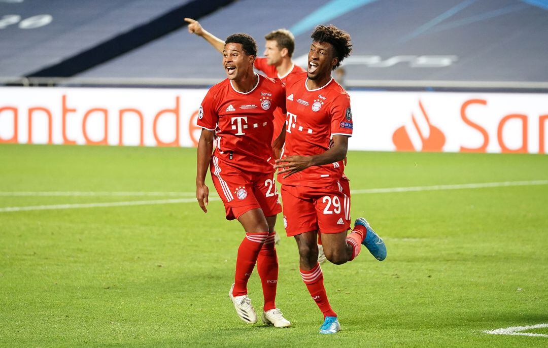 Gnabry y Coman celebran el gol del francés, que dio la sexta Copa de Europa al Bayern.