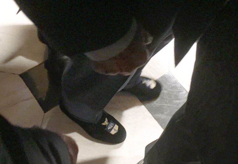 Las pantuflas del secretario de Comercio nortemaericano, Wilbur Ross, en el Capitolio.