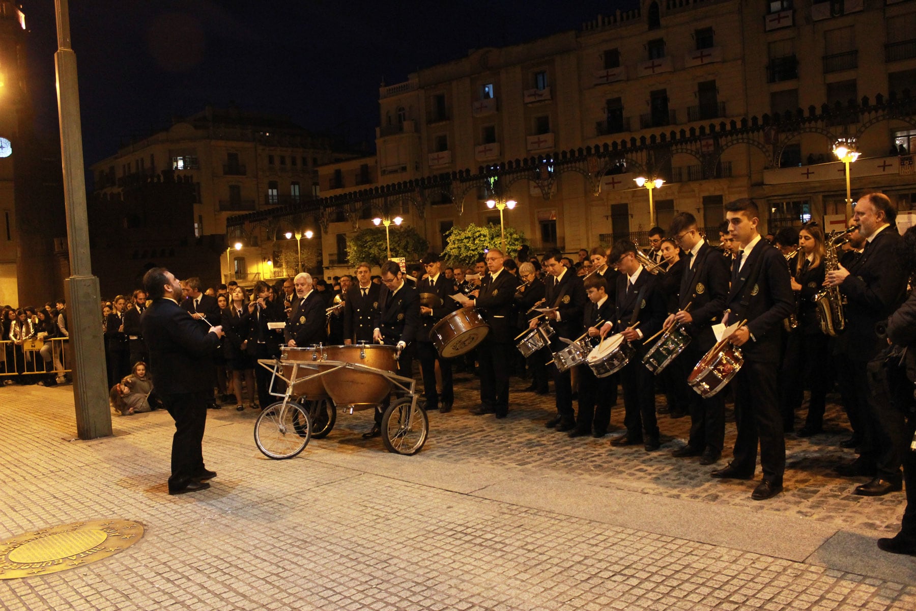 La Societat Musical Nova d&#039;Alcoi ha amenizado la espera y ha interpretado el Himne de Festes