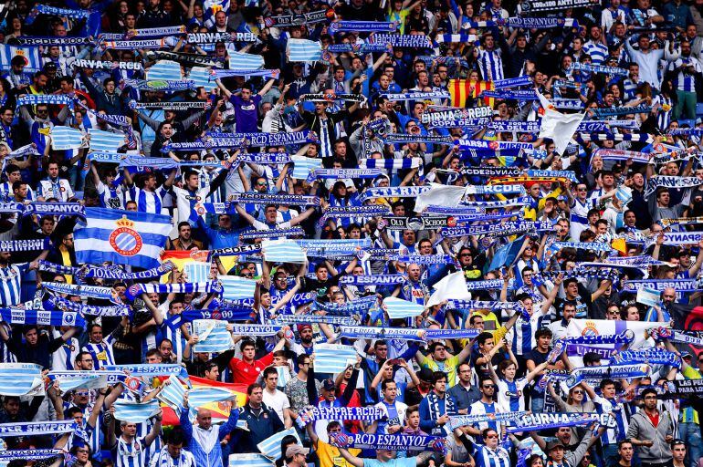 BARCELONA, SPAIN - APRIL 25:  RCD Espanyol supporters cheer on their team during the La Liga match between RCD Espanyol and FC Barcelona at Cornella-El Prat Stadium on April 25, 2015 in Barcelona, Spain.  (Photo by David Ramos/Getty Images)