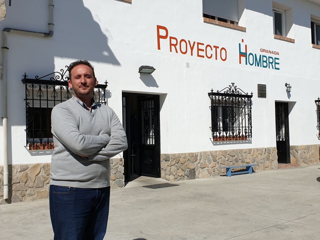 Álvaro, el día de su alta terrapéutica en la sede de Proyecto Hombre en Huétor Santillán (Granada)