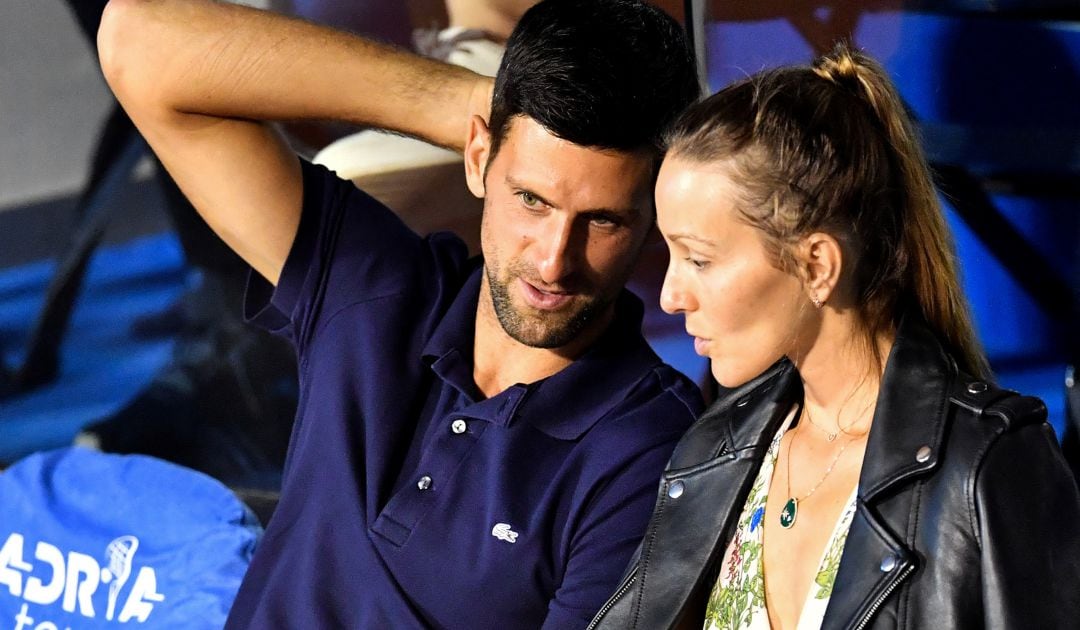 Novak y Jelena Djokovic, en una pista de tenis