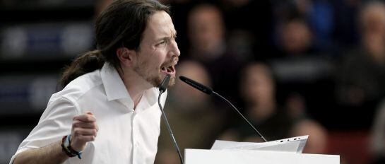 GRA182. VALENCIA, 25/01/2015.- El secretario general y eurodiputado de Podemos, Pablo Iglesias, durante su intervención en el acto público en Valencia, enmarcado en la campaña &quot;Su odio, nuestra sonrisa&quot; en el Pabellón Fuente de San Luis. EFE/Juan Carlos C