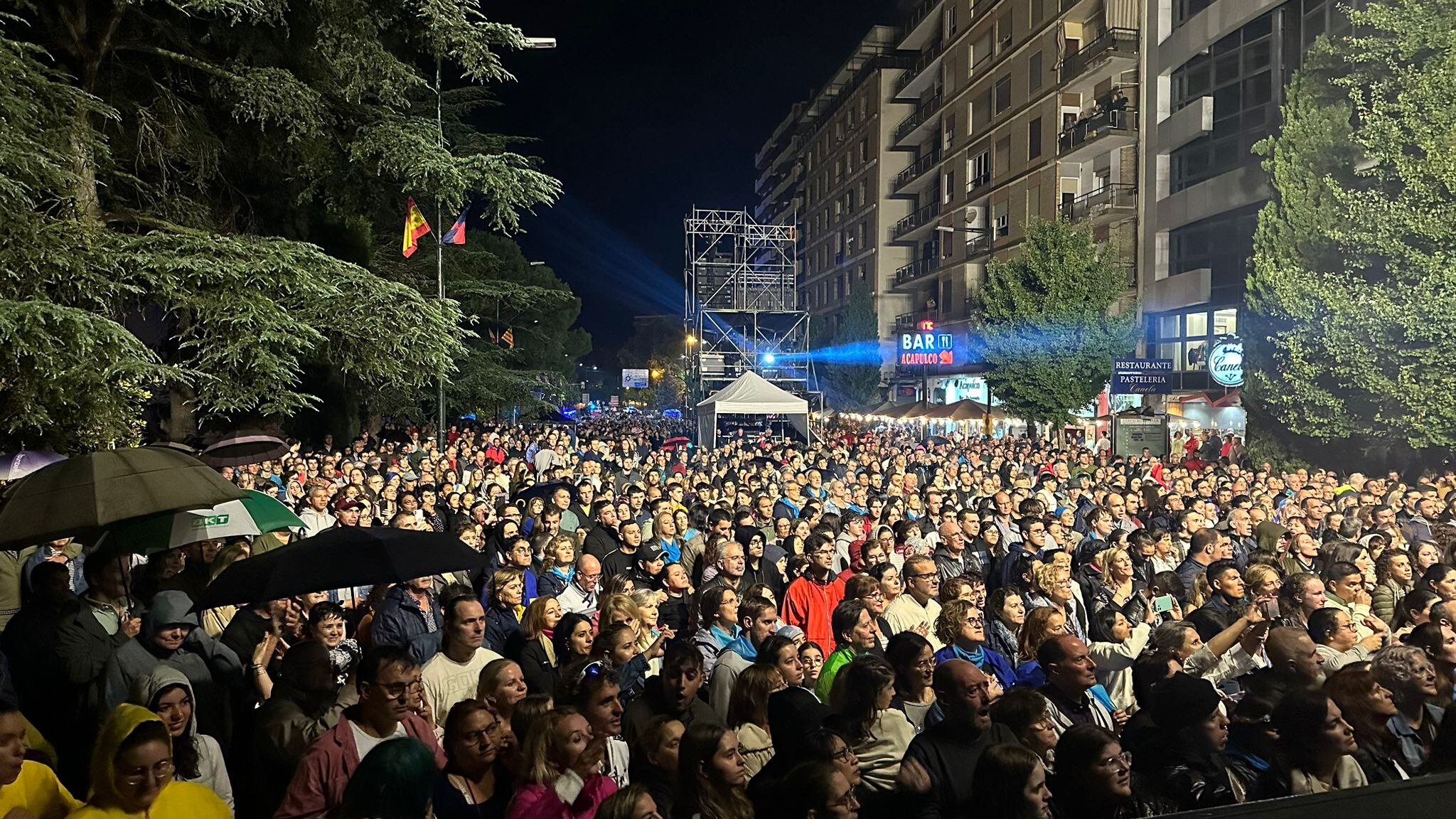 Público que asistió al concierto de Bustamante en Monzón