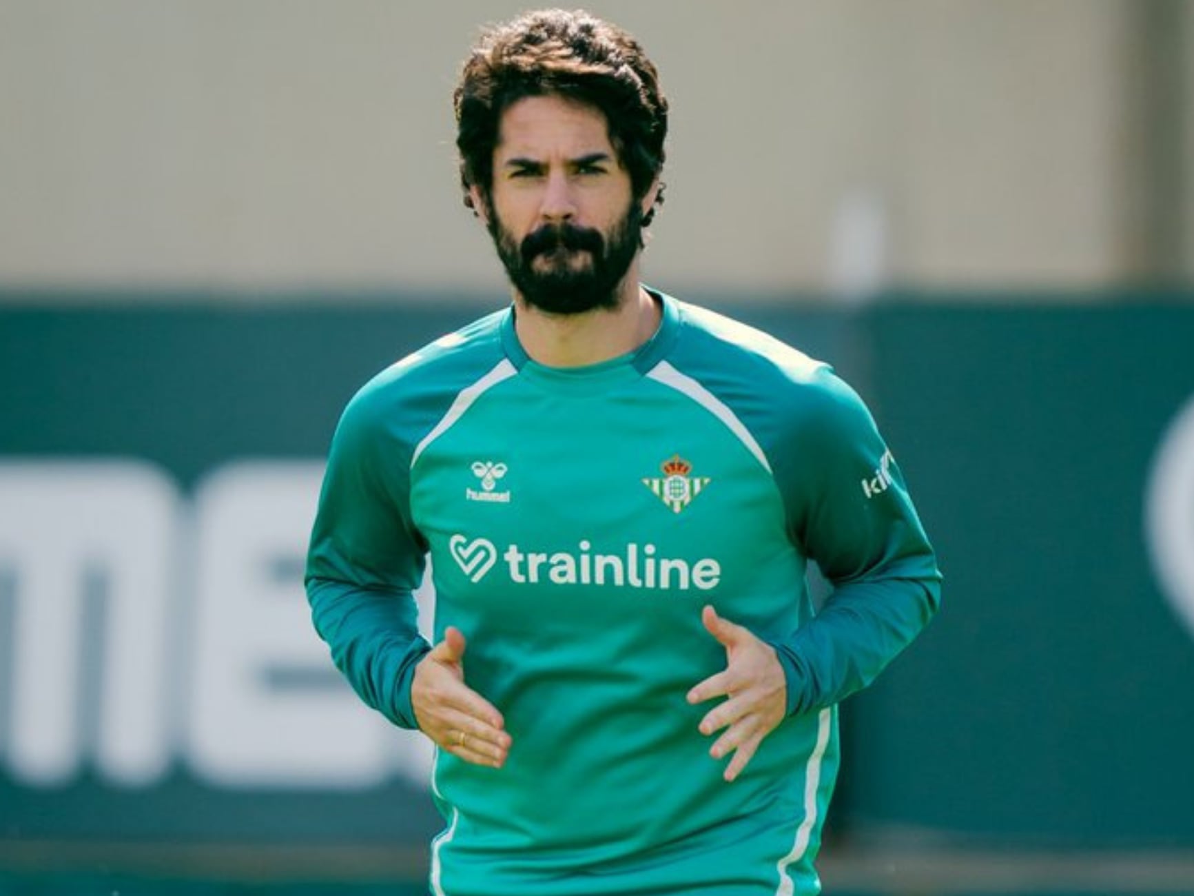 Isco vuelve a pisar el césped / Cuenta de 'X' @RealBetis_Arab