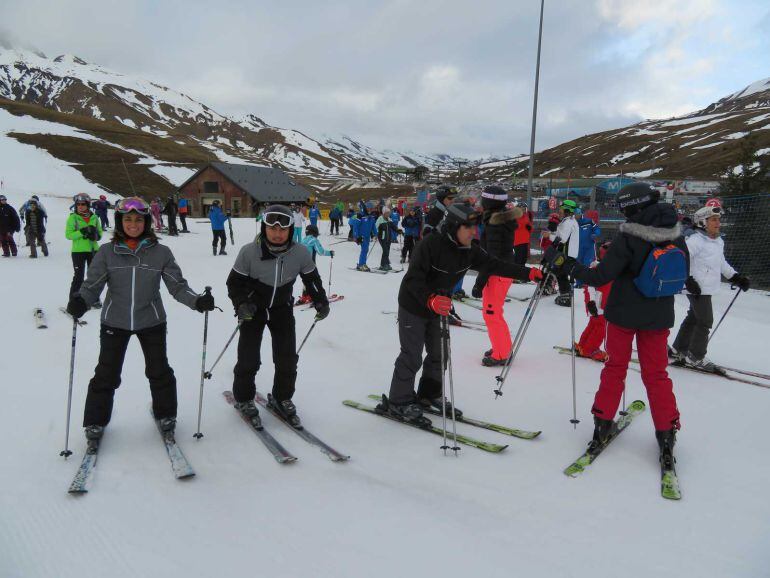 Participantes de una de las actividades deportivas de la Diputación de Palencia en Formigal