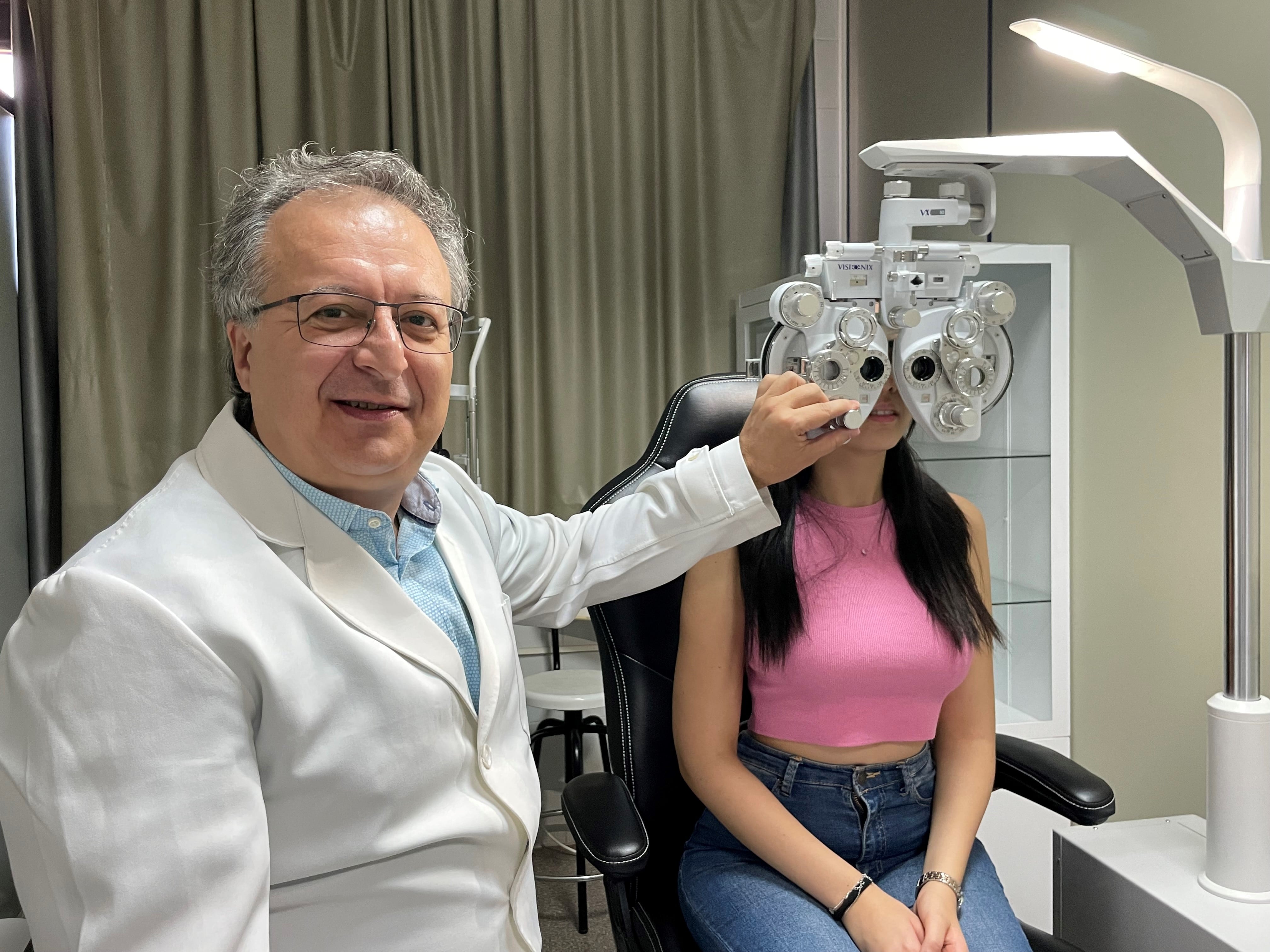 El óptico-optometrista te ayuda a cuidar tu salud visual en todas las etapas de la vida: revisa tu visión al menos una vez al año