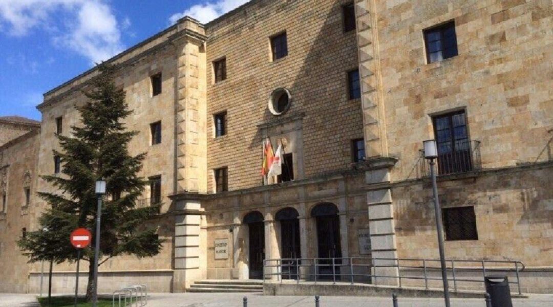 Fachada del Colegio Mayor Fray Luis de León, en cuarentena preventiva.