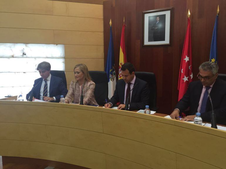 Ángel Garrido, Cristina Cifuentes, José de la Uz y Carlos Izquierdo en rueda de prensa