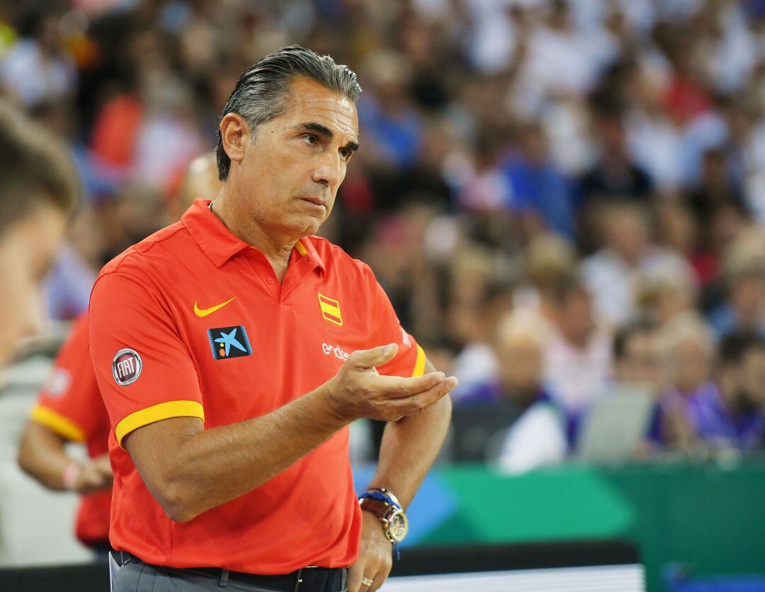 Sergio Scariolo dirigiendo a la Selección española de baloncesto.