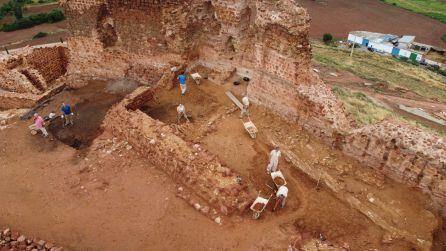 Trabajos de excavación en el castillo de la Estrella