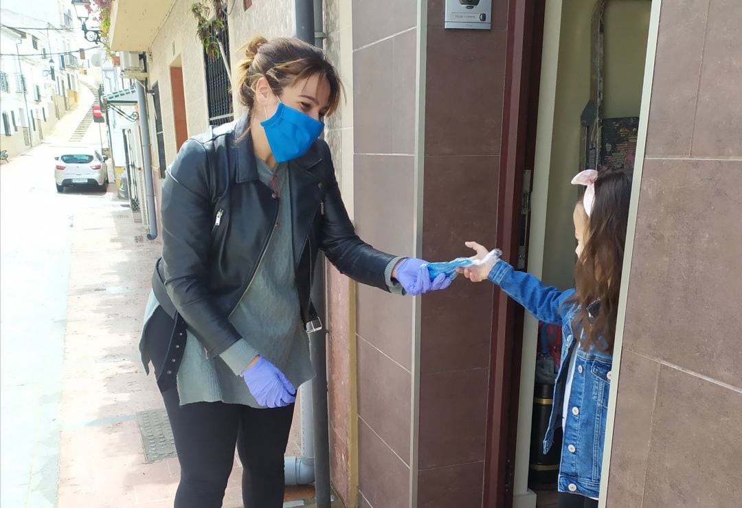 Las mascarillas infantiles se están entregando a todos los menores del municipio