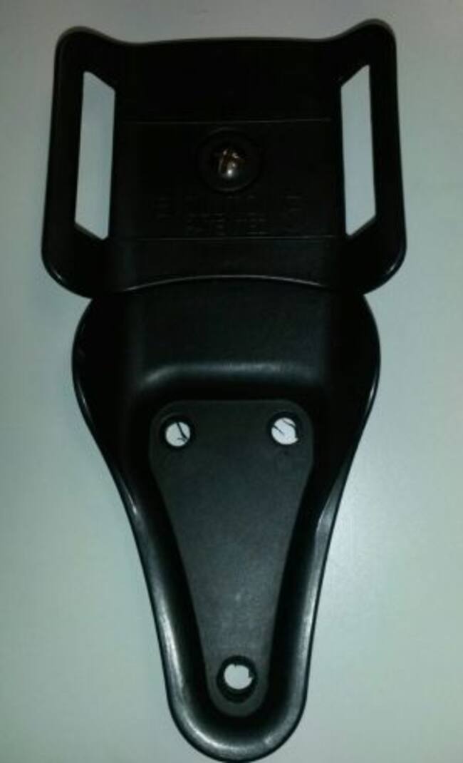 Els forats de la funda de la pistola del mosso de Santa Coloma demostren que els cargols van passar a través del plàstic