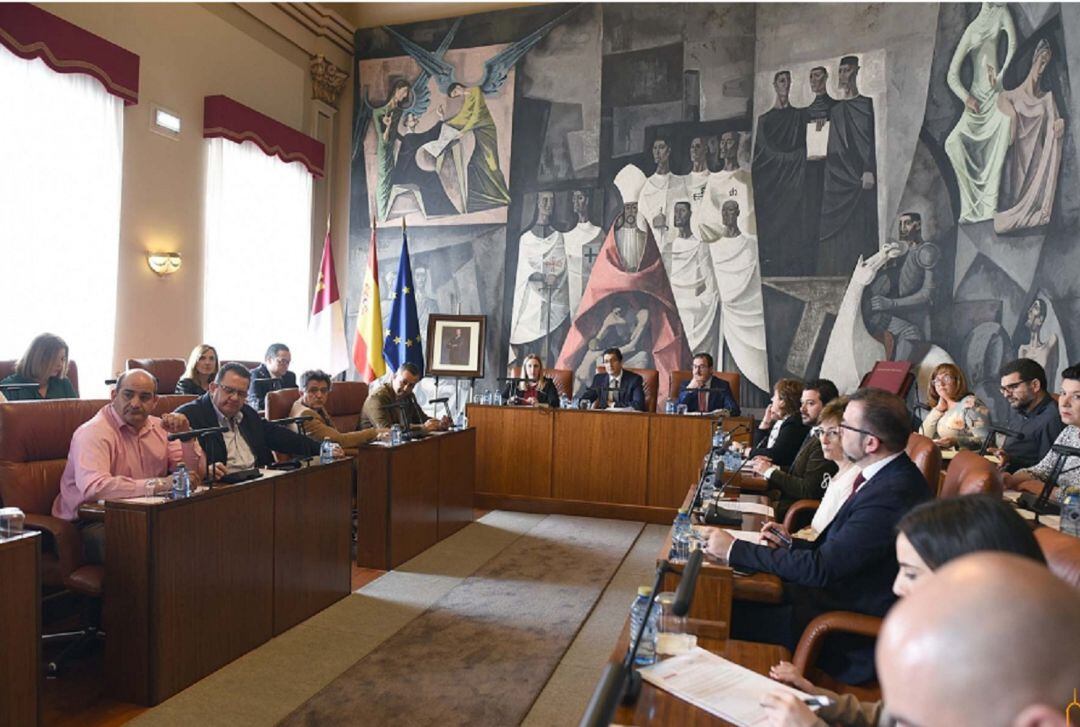 El presidente de la Diputación ha avanzado en el pleno los datos de la liquidación del presupuesto de 2019